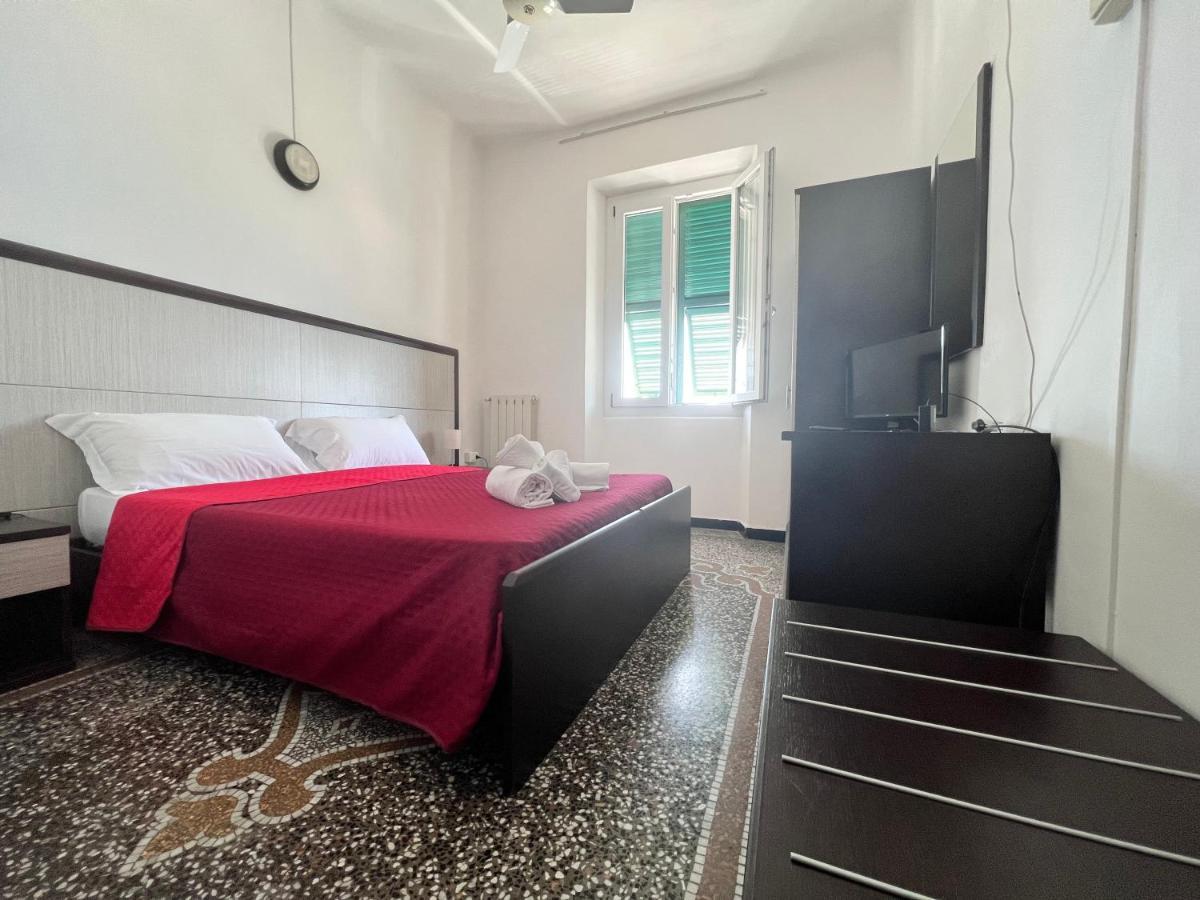 Hotel Monique Noli Bagian luar foto