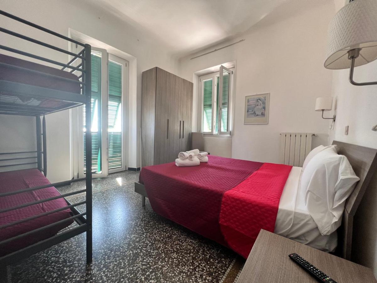 Hotel Monique Noli Bagian luar foto