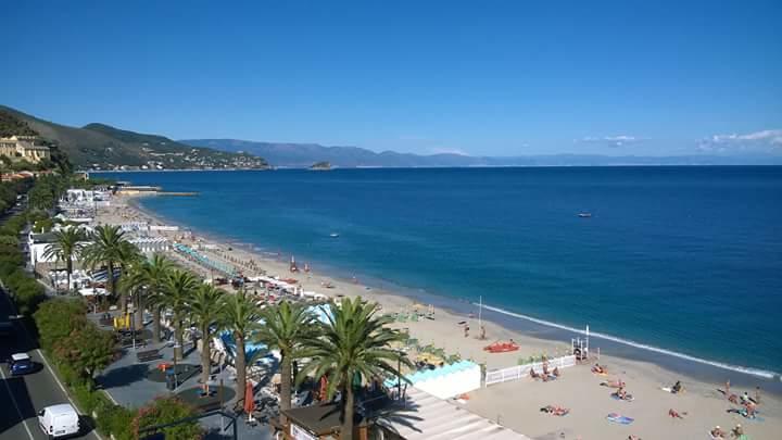 Hotel Monique Noli Bagian luar foto