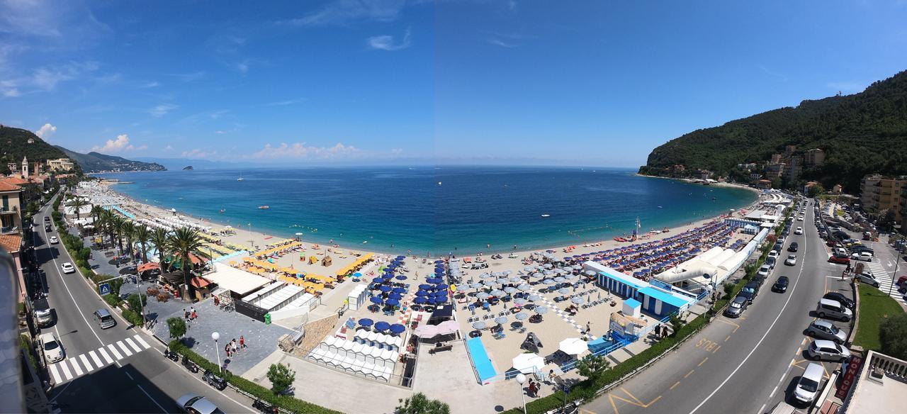 Hotel Monique Noli Bagian luar foto